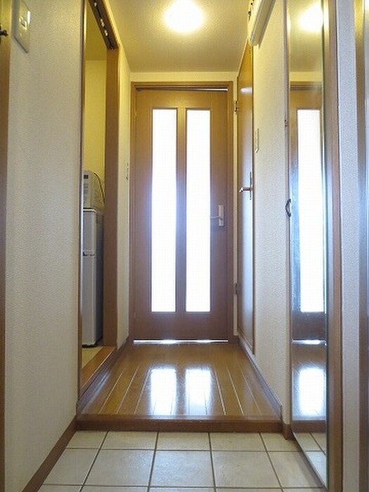 物件内観写真7　(玄関)