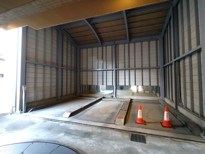 物件外観写真5　(駐車場)