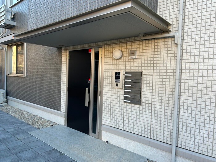 物件外観写真6　(エントランス部分)