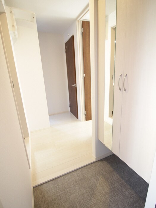 物件内観写真16　(玄関)
