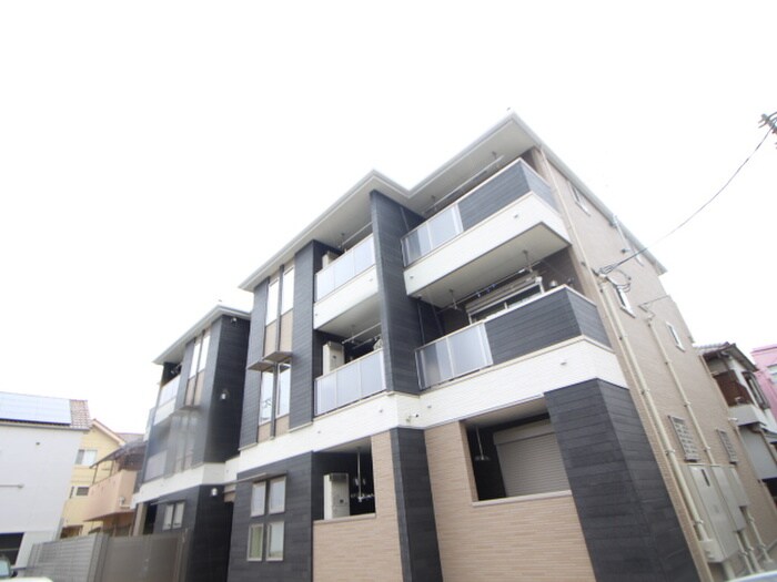 物件外観写真2　(エントランス部分)