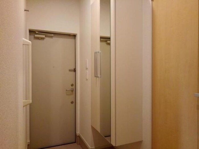 物件内観写真14　(玄関)