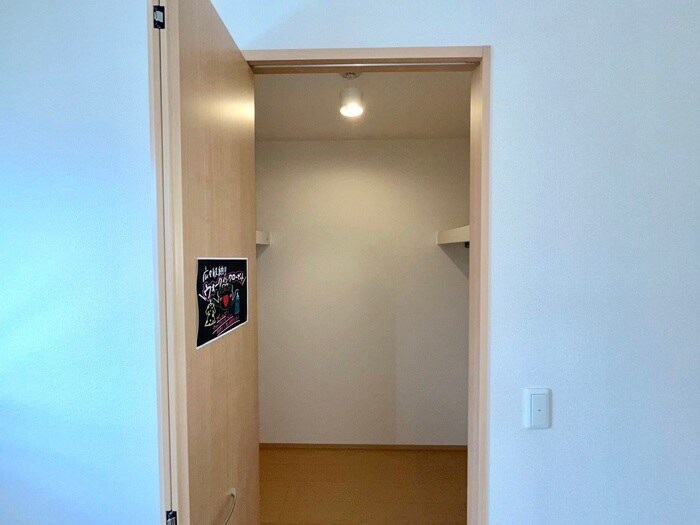物件内観写真11　(収納)