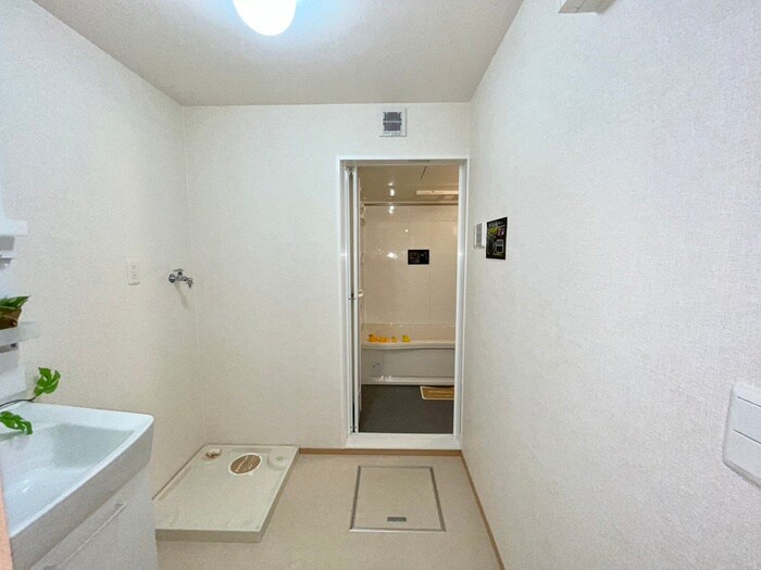 物件内観写真15　(洗濯機置場)