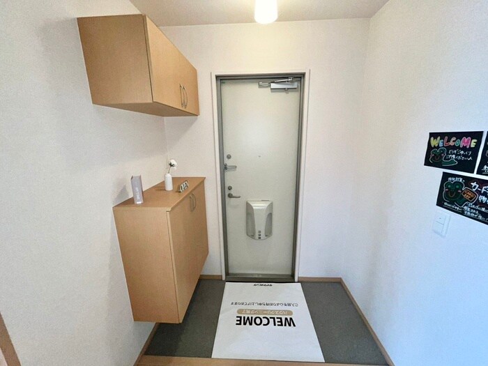 物件内観写真18　(玄関)