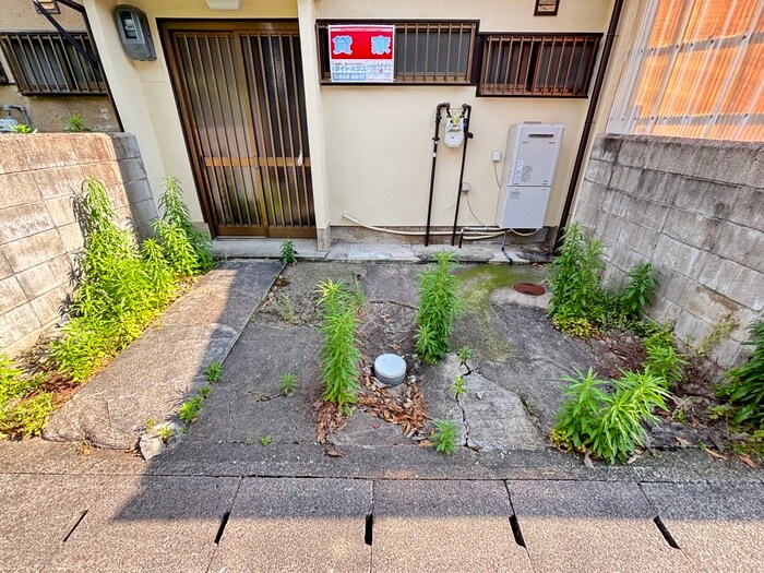 物件外観写真3　(駐車場)