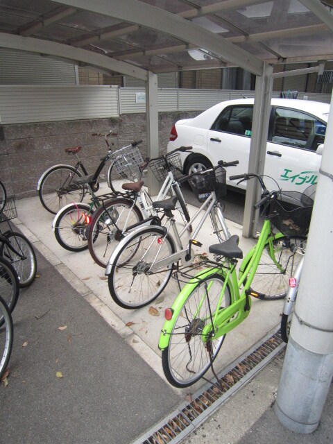 物件外観写真3　(駐輪場)