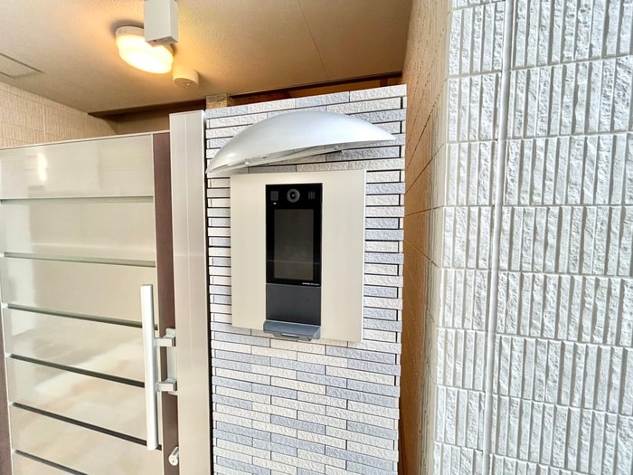 物件外観写真2　(エントランス部分)