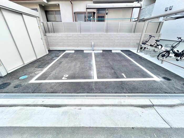 物件外観写真5　(駐車場)