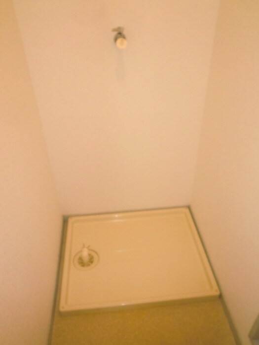 物件内観写真6　(洗濯機置場)