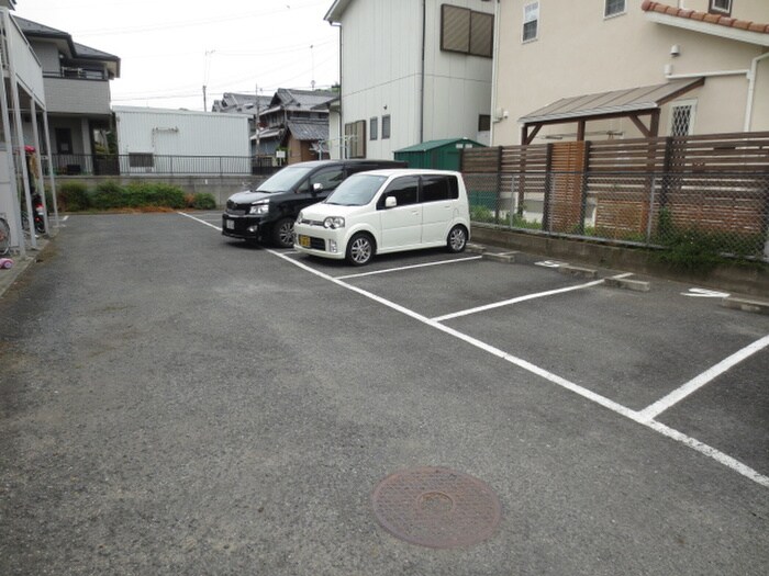 物件外観写真3　(駐車場)