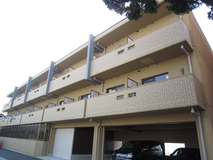 物件外観写真6　(駐車場)