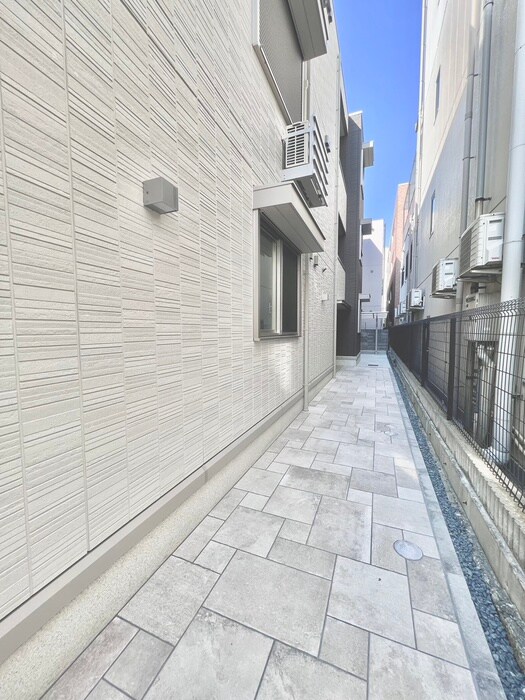 物件外観写真3　(エントランス部分)