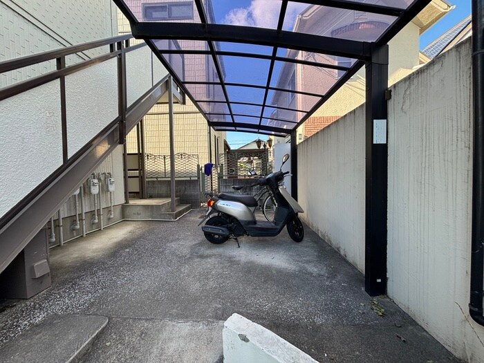 物件外観写真4　(駐輪場)