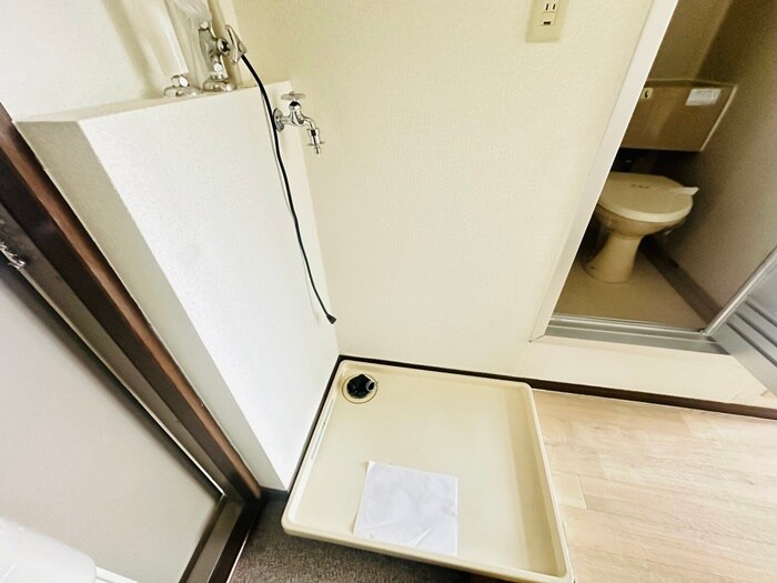 物件内観写真15　(洗濯機置場)