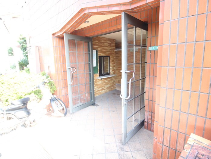 物件外観写真4　(エントランス部分)