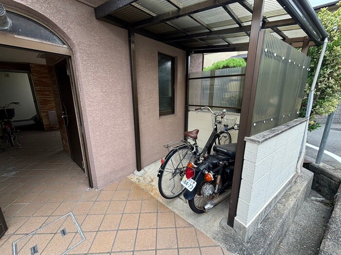 物件外観写真6　(駐輪場)