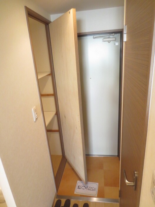 物件内観写真10　(玄関)