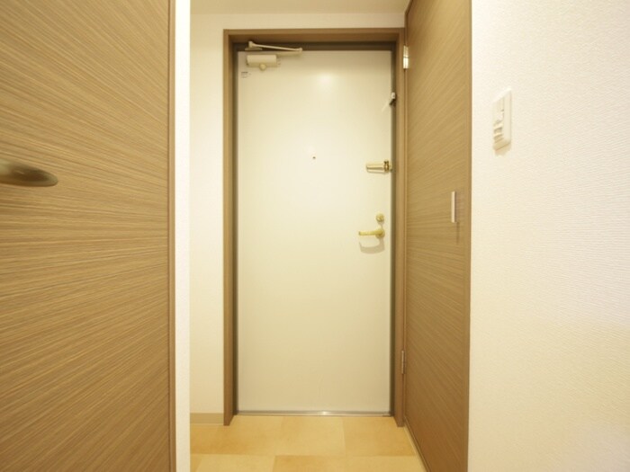 物件内観写真12　(玄関)