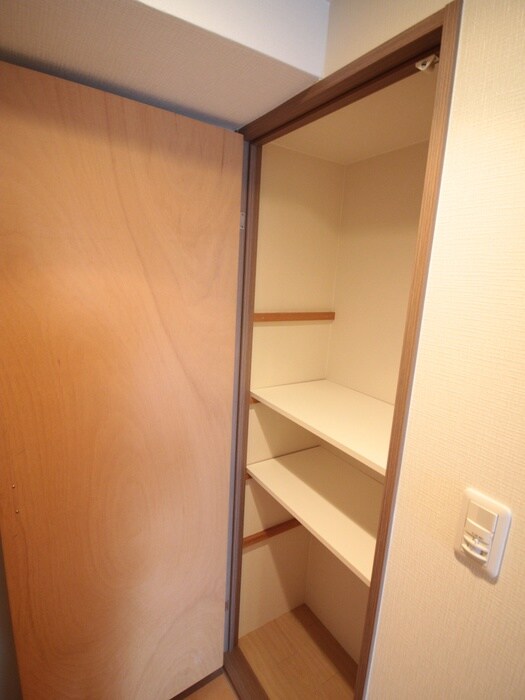 物件内観写真18　(収納)