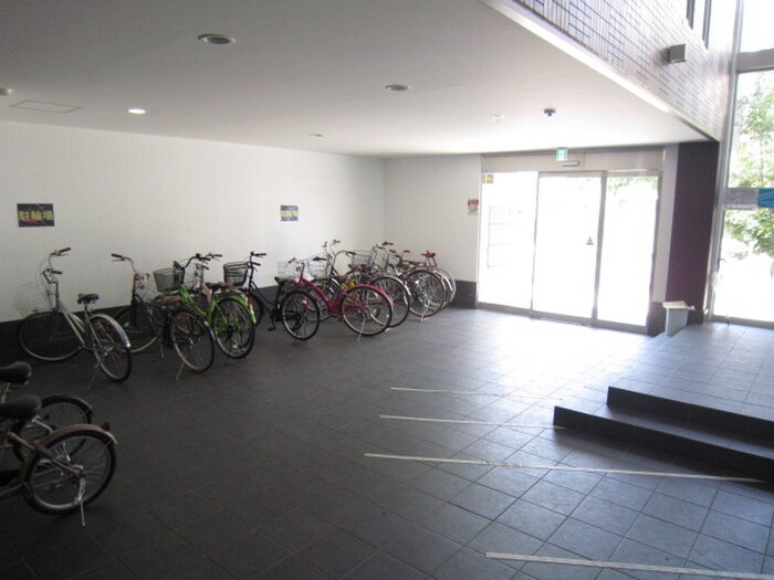 物件外観写真4　(駐輪場)