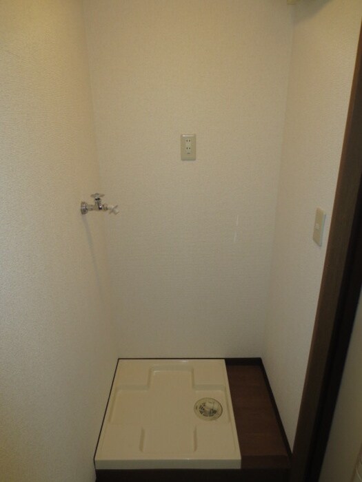 物件内観写真12　(洗濯機置場)