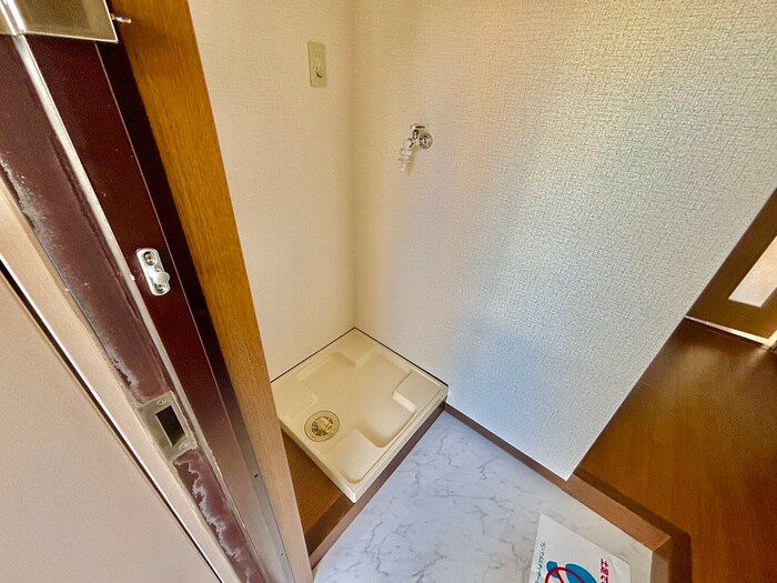 物件内観写真13　(洗濯機置場)