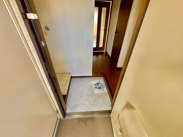 物件内観写真17　(玄関)