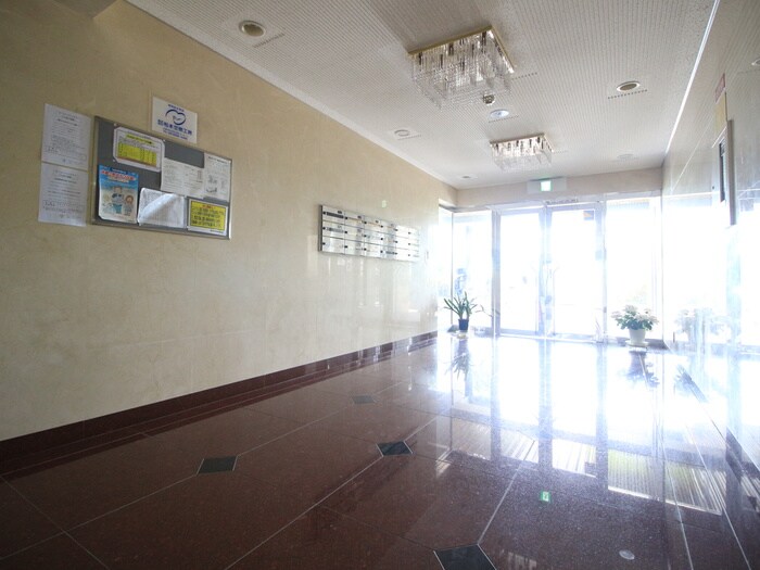 物件外観写真2　(エントランス部分)