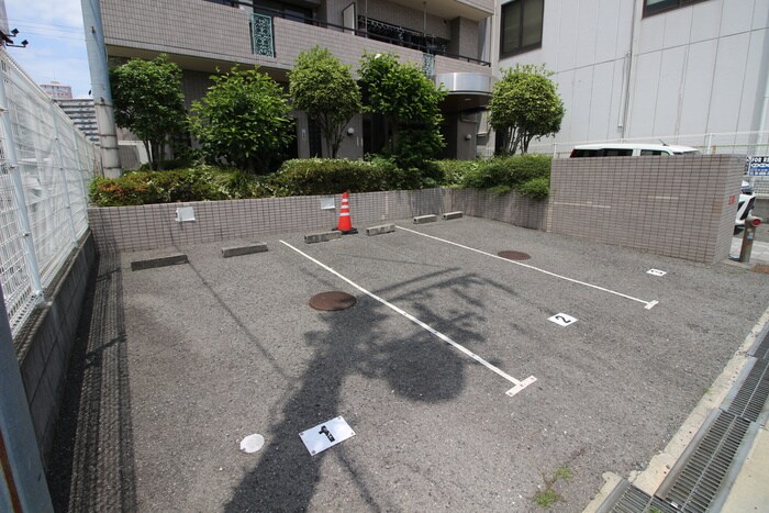物件外観写真3　(駐車場)