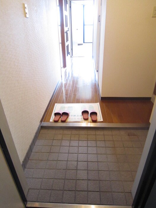 物件内観写真16　(玄関)