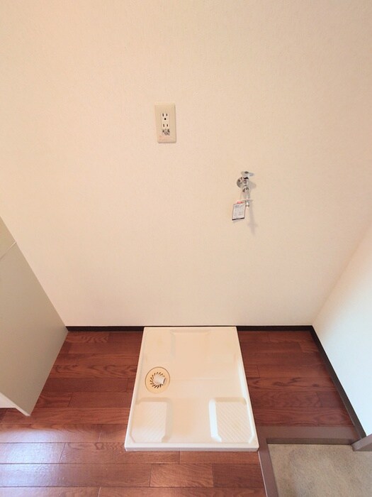 物件内観写真9　(洗濯機置場)