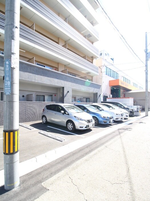 物件外観写真3　(駐車場)