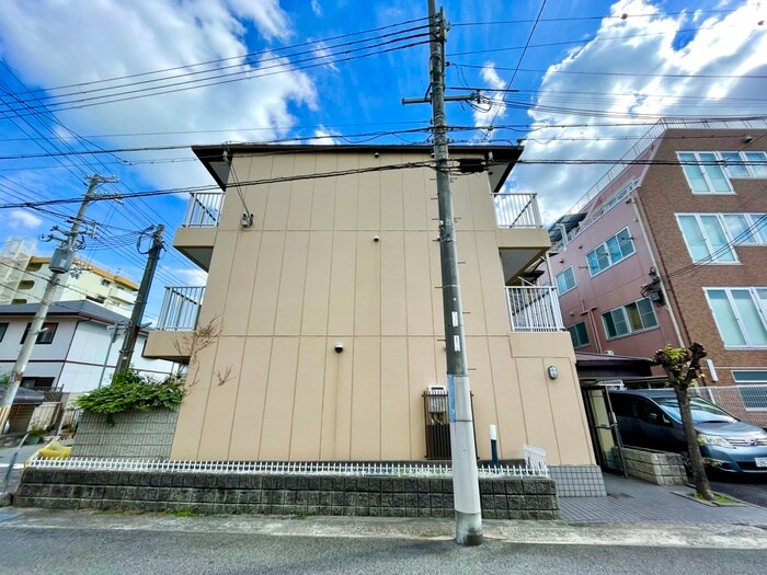 物件外観写真3　(エントランス部分)