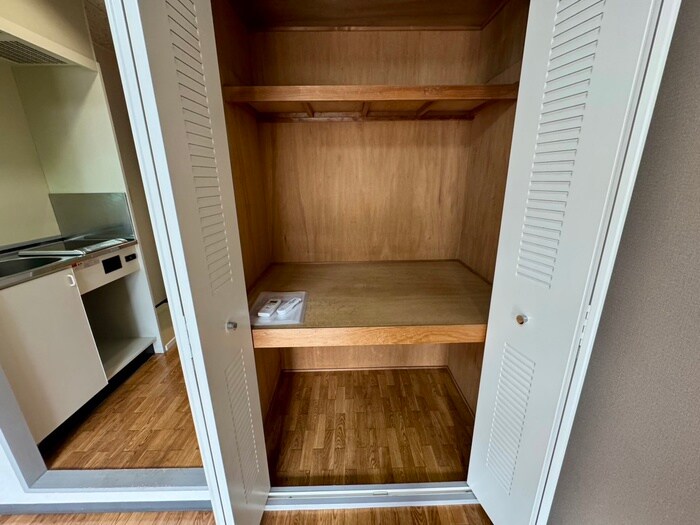 物件内観写真12　(収納)