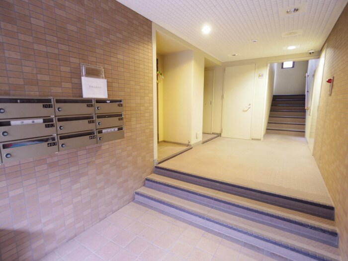 物件外観写真5　(エントランス部分)