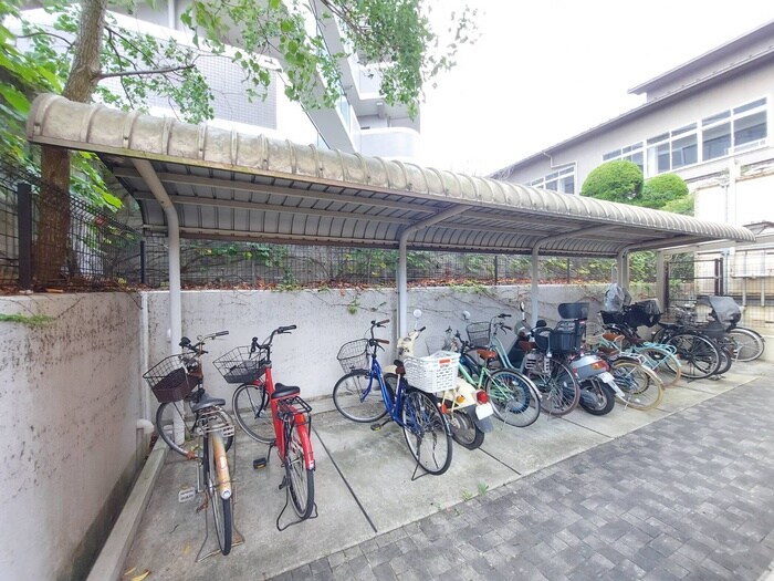 物件外観写真6　(駐輪場)