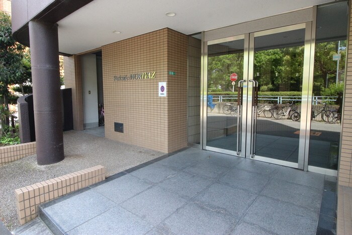 物件外観写真3　(エントランス部分)