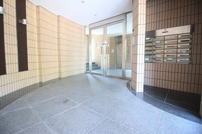 物件外観写真5　(エントランス部分)