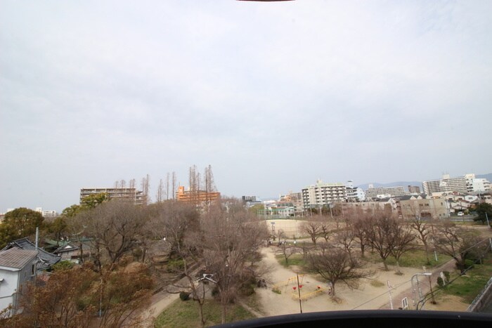 物件内観写真22　(室内からの展望)