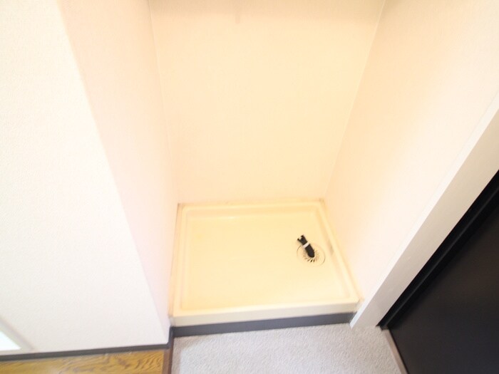 物件内観写真16　(洗濯機置場)