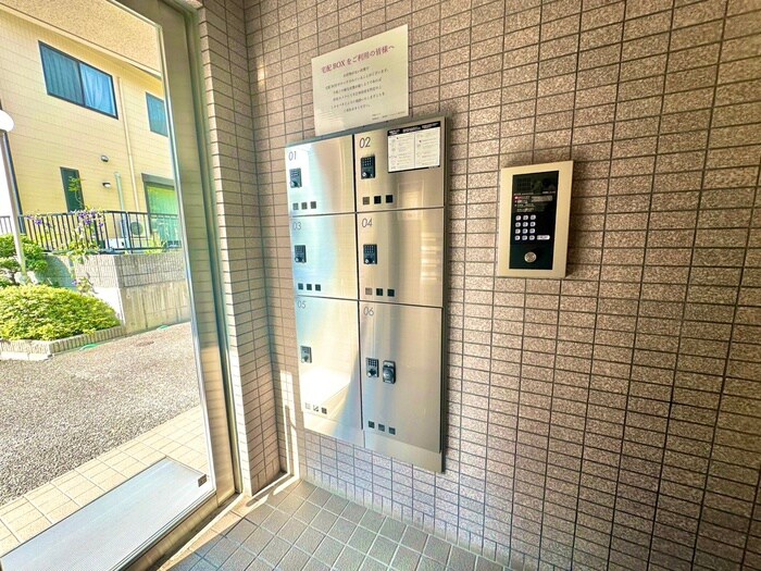 物件外観写真3　(エントランス部分)