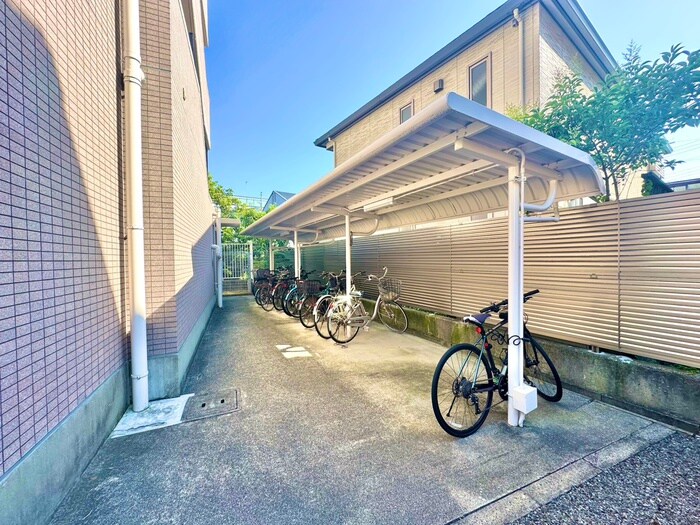物件外観写真5　(駐輪場)