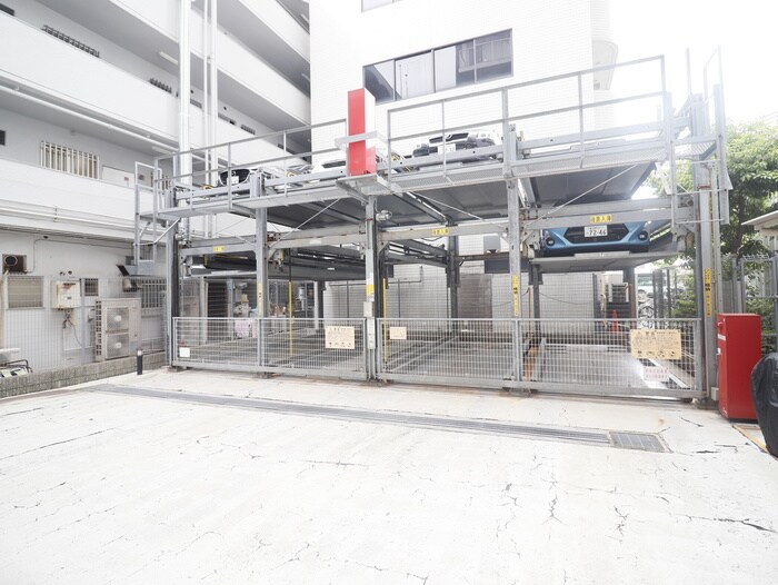 物件外観写真5　(駐車場)