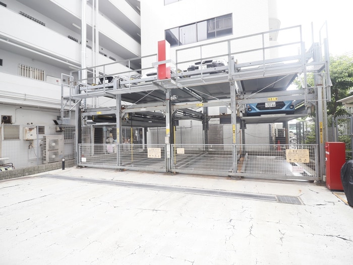 物件外観写真5　(駐車場)