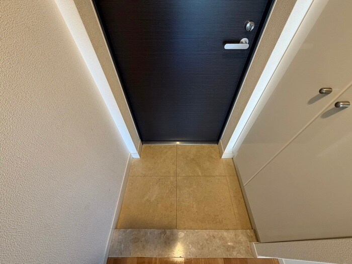 物件内観写真13　(玄関)