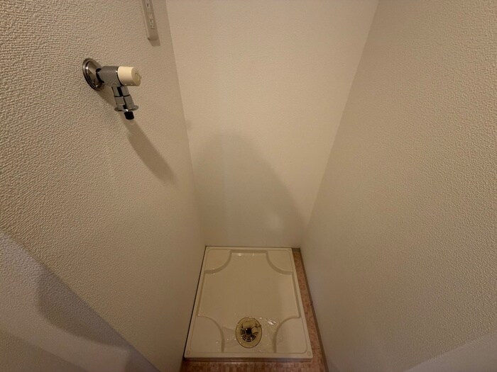 物件内観写真16　(洗濯機置場)