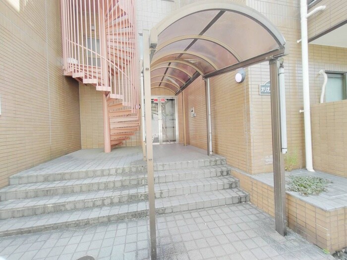 物件外観写真2　(エントランス部分)