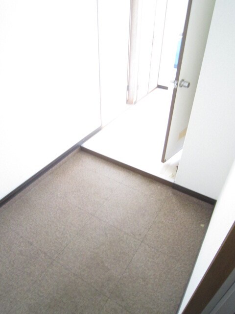 物件内観写真7　(玄関)