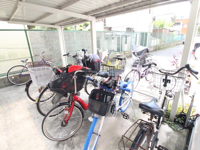 物件外観写真4　(駐輪場)